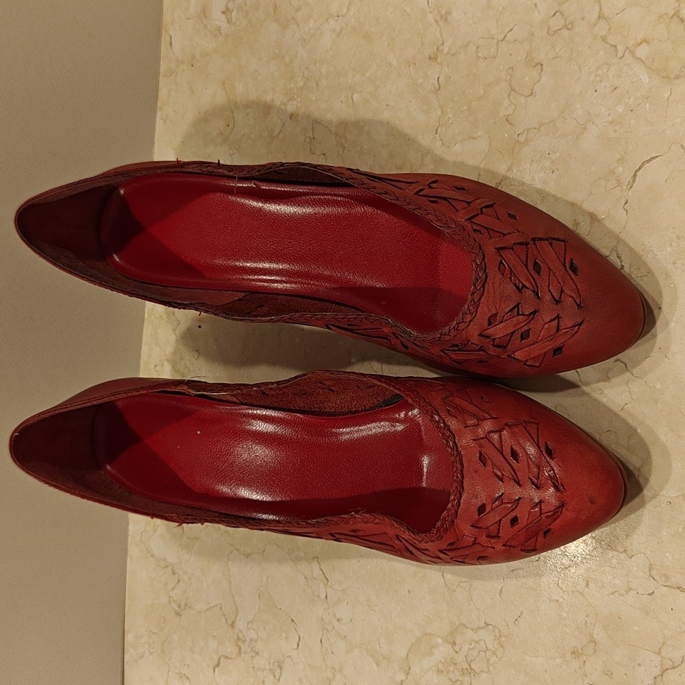 Vintage Red Leather Kitten Heel Pumps - Size 7